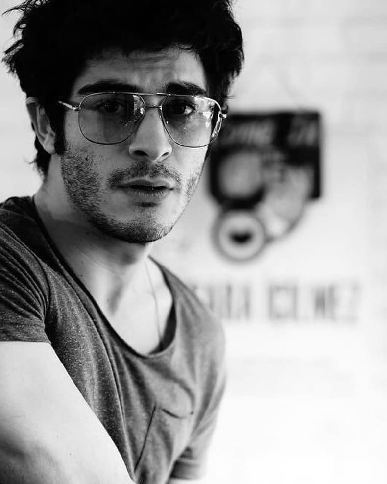 Burak-Deniz-Hot-Turkish-Actor-Turkish-men-photos-hairstyle-curly-hair