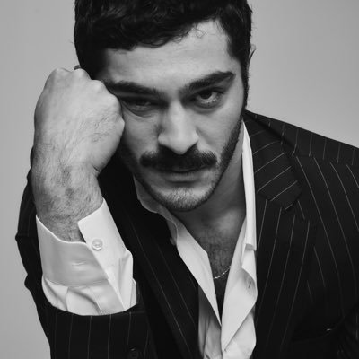 Burak-Deniz-Hot-Turkish-Actor-Turkish-men-photos-hairstyle-in-blazer