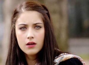 Hazal Kaya Biography, Height, Son, Pictures Things you should know