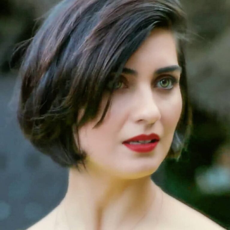 Tuba Buyukustun Short Hair Height, Weight, Husband Kids
