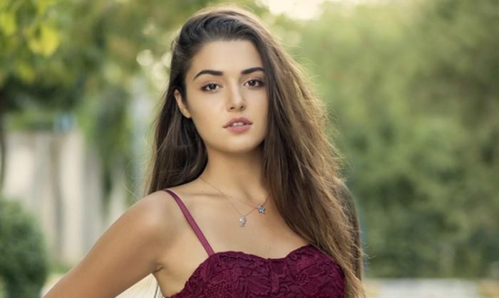 Hande Erçel Age, Husband, Surprising Facts about the Turkish Actress