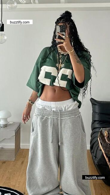 Style Core Aesthetic: How to Rock Baggy Clothes with Confidence Style Core Aesthetic: How to Rock Baggy Clothes with Confidence