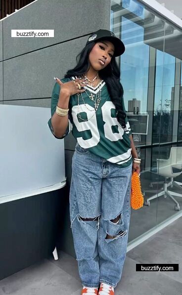 Style Core Aesthetic: How to Rock Baggy Clothes with Confidence Style Core Aesthetic: How to Rock Baggy Clothes with Confidence